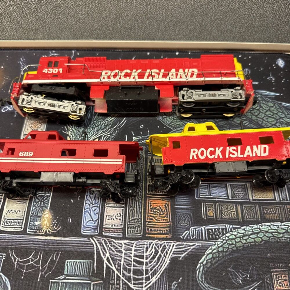 VTG Tyco HO Scale Rock Island 4301 Diesel Locomotive Tanker Caboose Train Lot